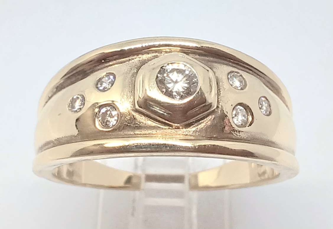 *** GENUINE DIAMOND RING ***