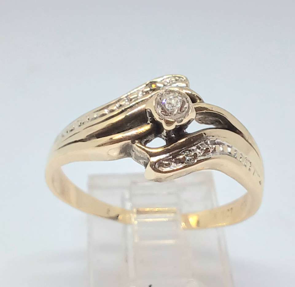*** SOLID 9CT GOLD RING ***