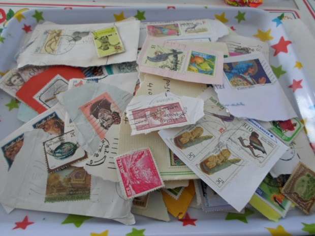 1000 X WORLD MIXED USED STAMPS ON PAPER GREAT LOT SEE PICS