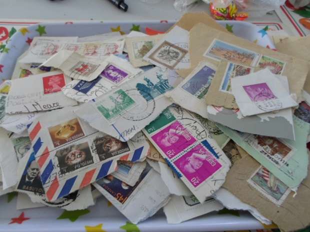 1000 X WORLD MIXED USED STAMPS ON PAPER GREAT LOT SEE PICS