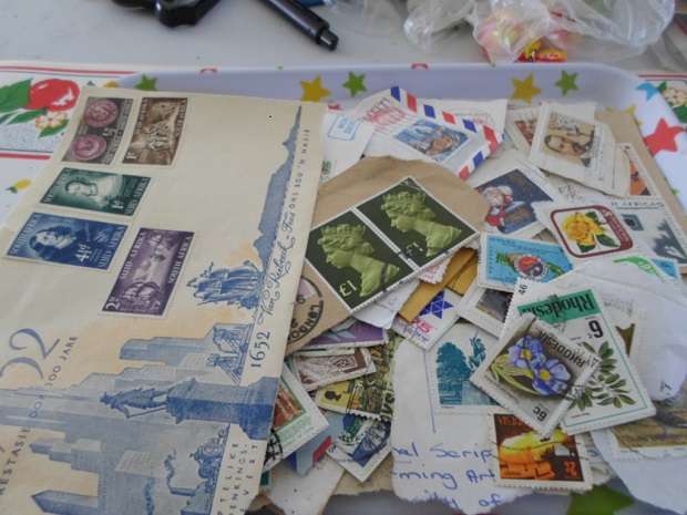 1000 X WORLD MIXED USED STAMPS ON PAPER GREAT LOT SEE PICS
