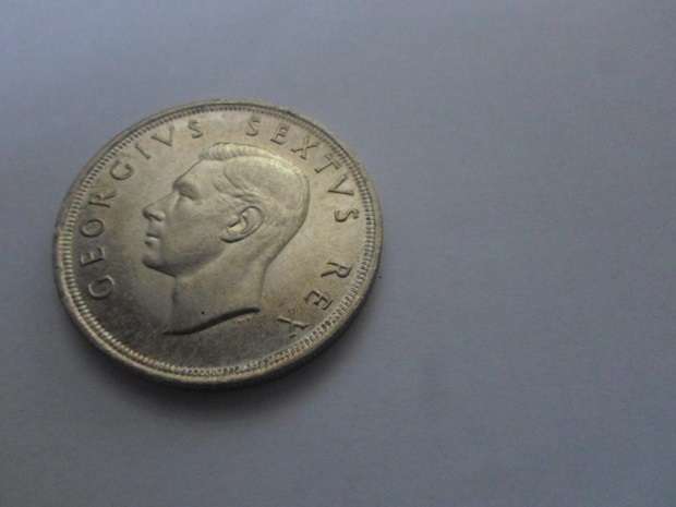 SOUTH AFRICAN 5 SHILLING COIN 1652 TO 1952 VERY GOOD CONDITION SEE PICS
