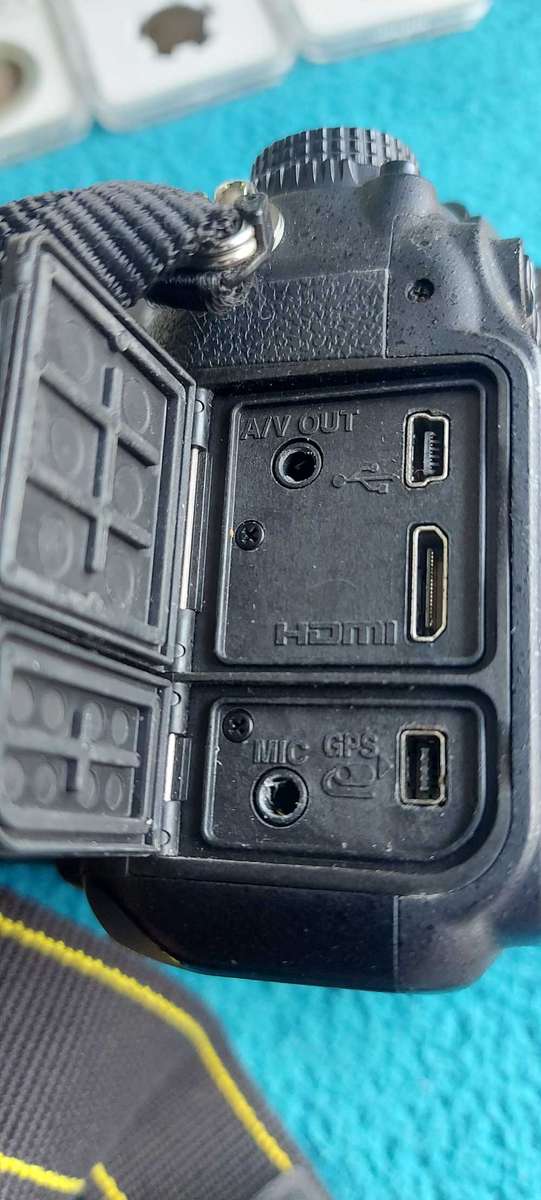 Nikon Camera D7000 with Sigma lens, Bag and accessories