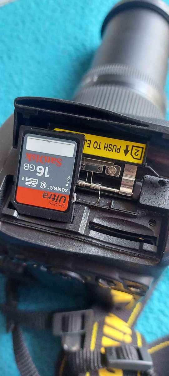 Nikon Camera D7000 with Sigma lens, Bag and accessories