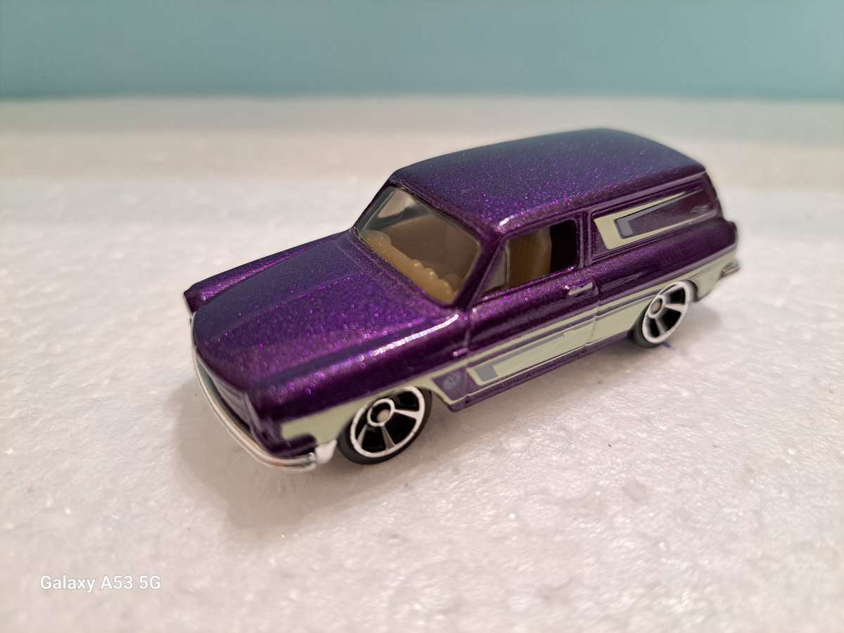 Hotwheels Custom '69 Volkswagen Squareback