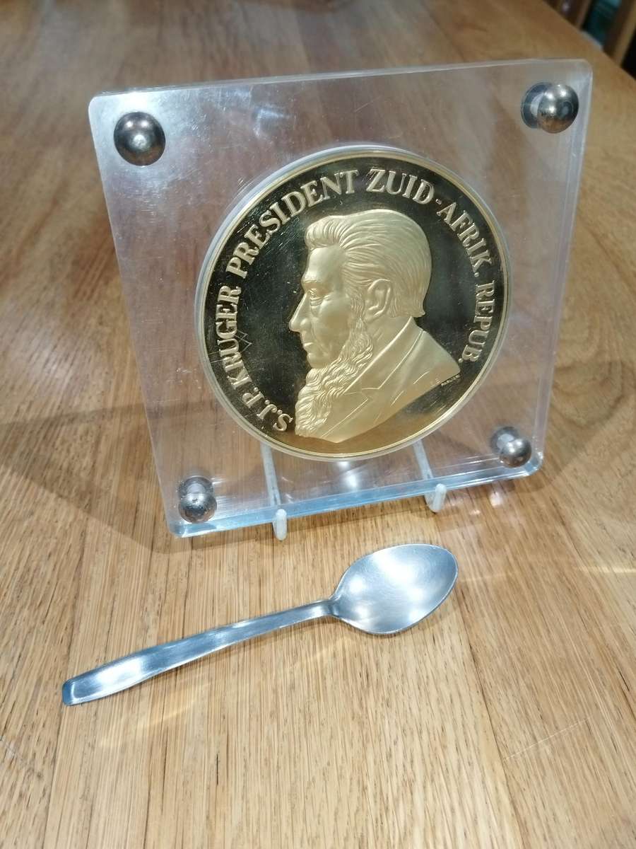 Amajuba Centenary 1881-1981 100yr Ann 1kg gold medallion paperweight