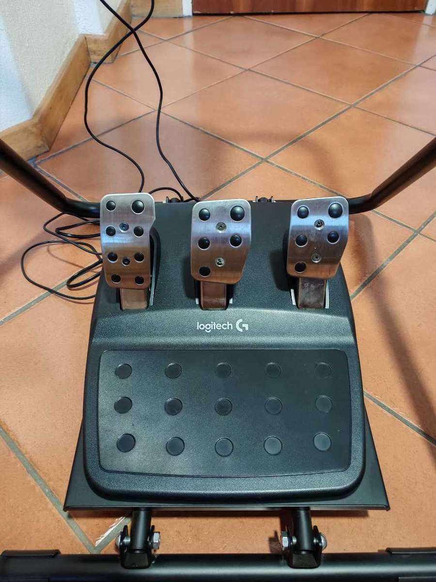 Logitech g29 racing wheel and racing rig