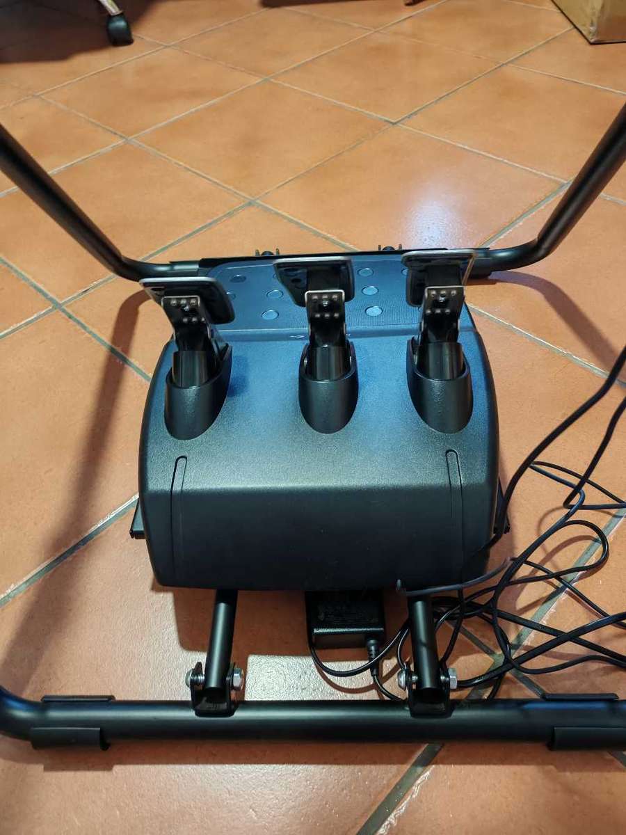 Logitech g29 racing wheel and racing rig