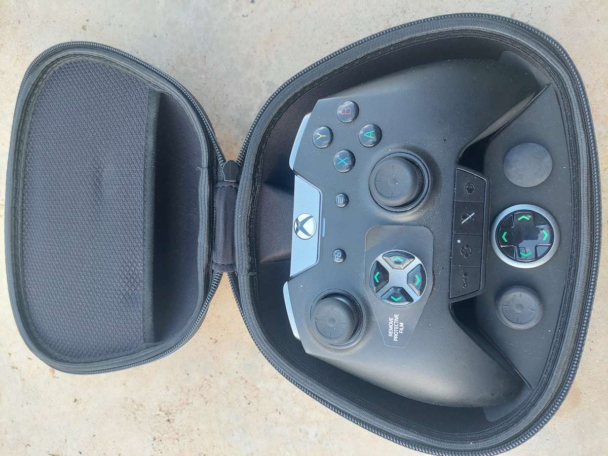 Razer wolverine ultimate gaming controller