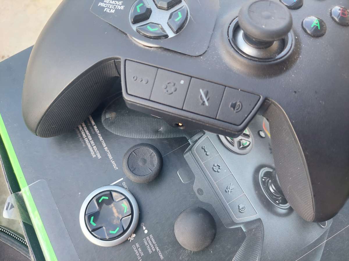 Razer wolverine ultimate gaming controller