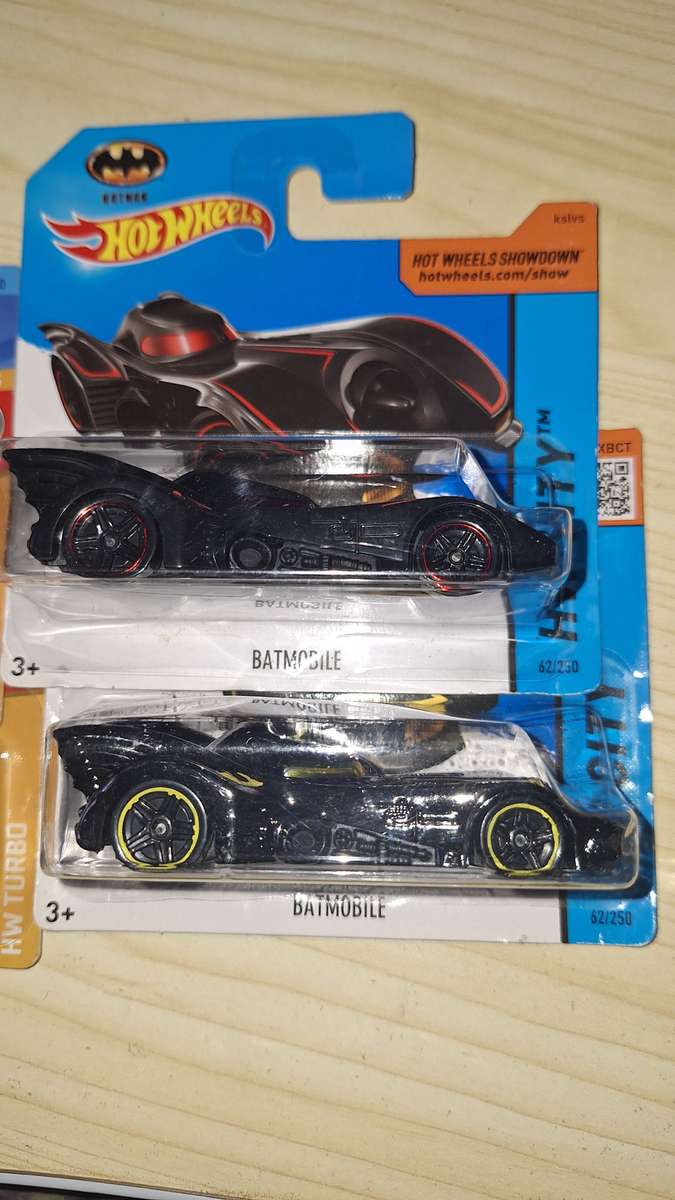 Hot Wheels - Lot of 2 Cars - Batmobile