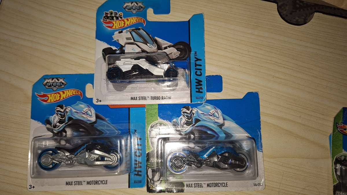 Hot Wheels - Lot of 3 Cars - Max Steel