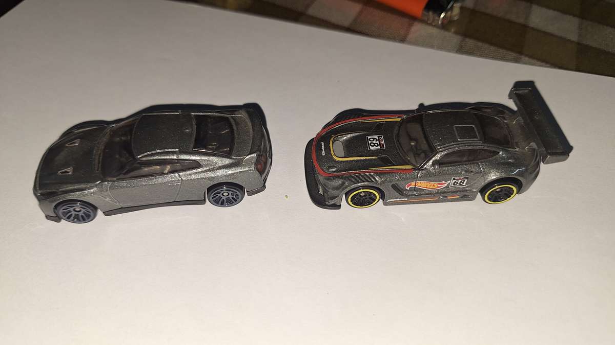 Hot Wheels - Lot of 2 loose - Nissan GTR R35 and Mercedes AMG GT3 Grey