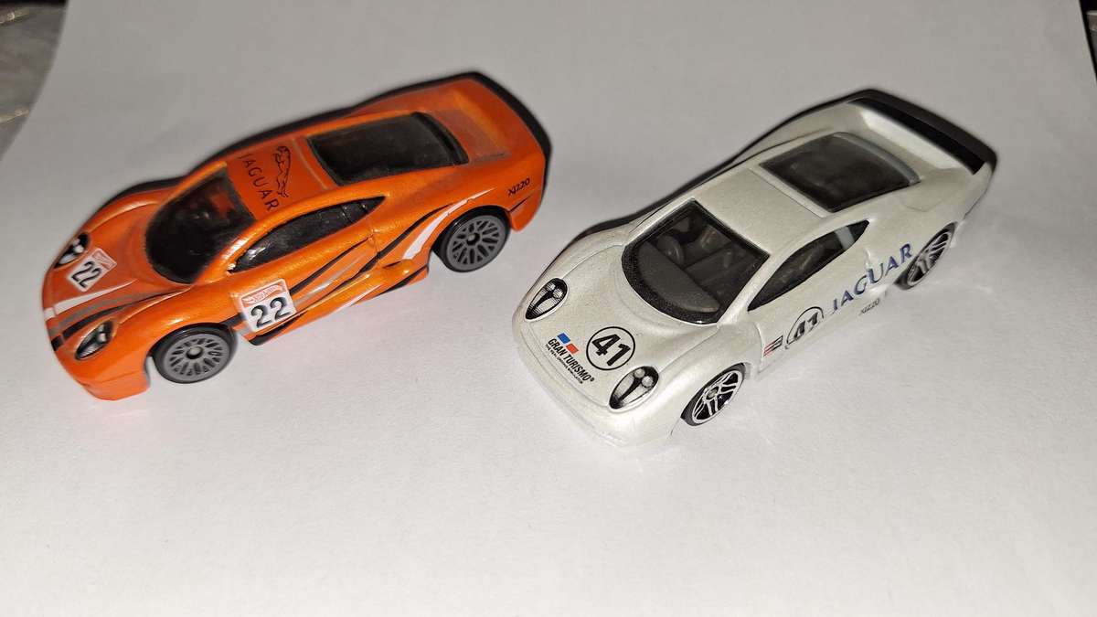 Hot Wheels - Lot of 2 - Jaguar Xj220 - Orange and White