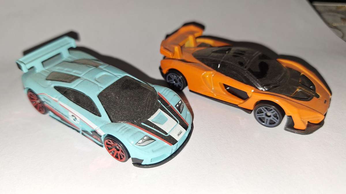 Hot Wheels - Lot of 2 - Mclaren F1 GTR Blue & Mclaren Senna Orange