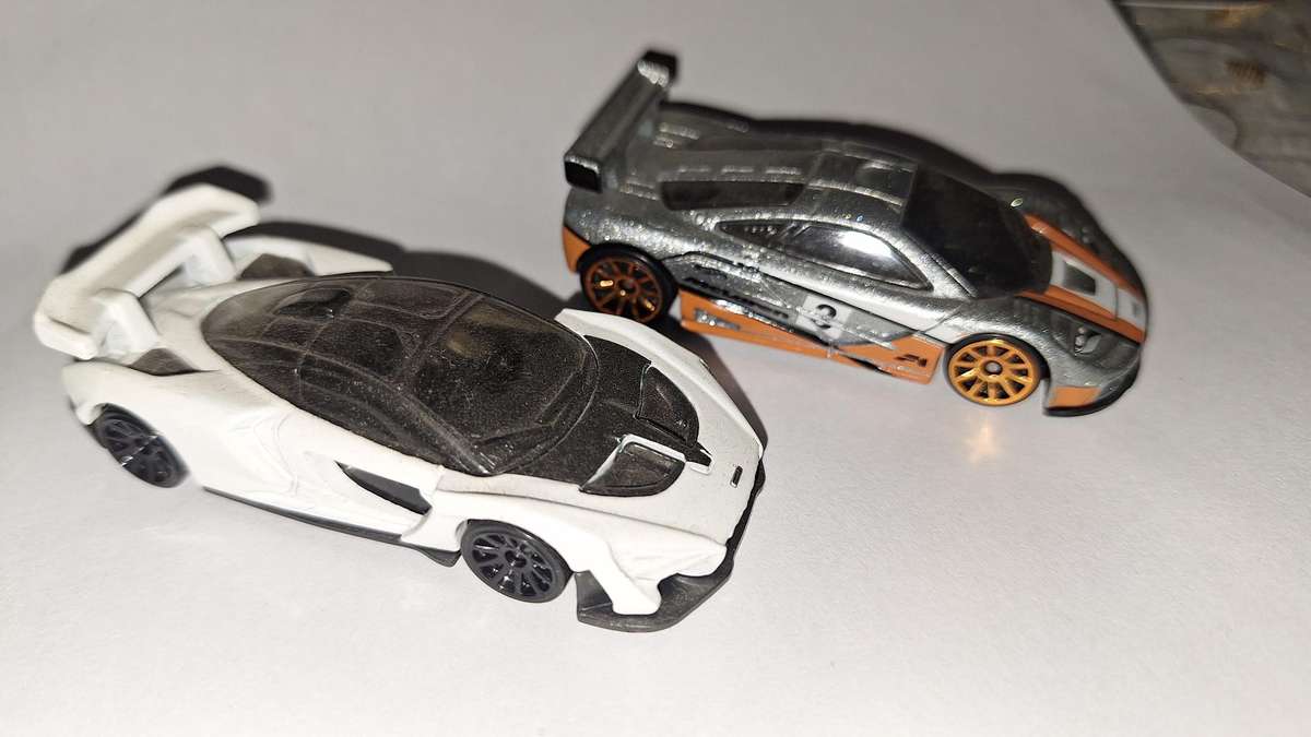 Hot Wheels - Lot of 2 - Mclaren F1 GTR Silver & Mclaren Senna White