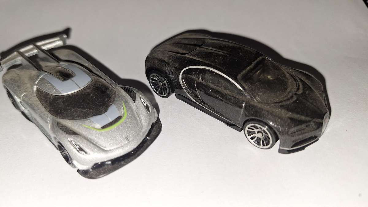 Hot Wheels - Lot of 2 - Koenigsegg Jesko Silver & Bugatti Chiron Black
