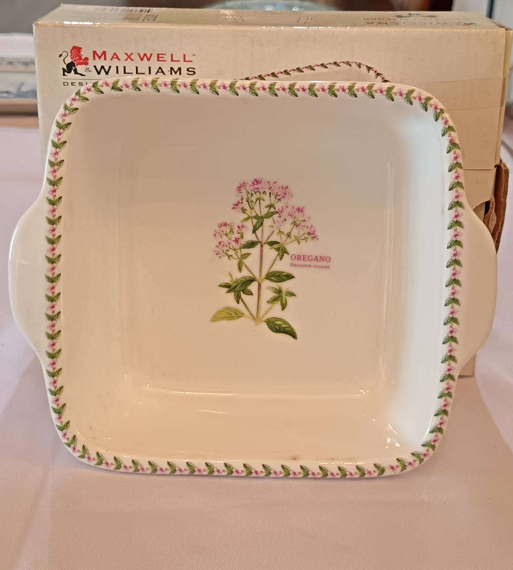 Maxwell & Williams Fragrant Garden square baking dish  