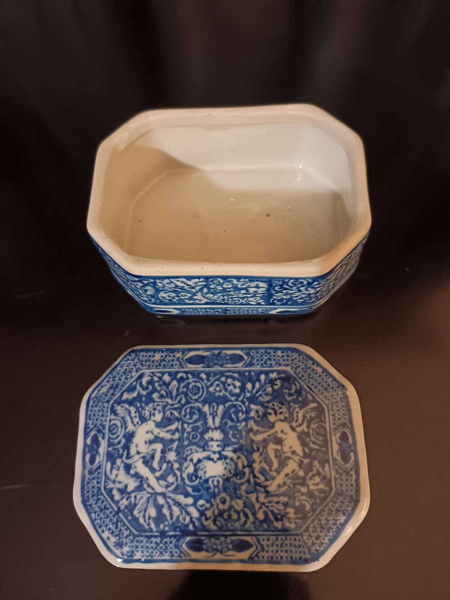 Antique Chinese Blue and White Porcelain Trinket Box
