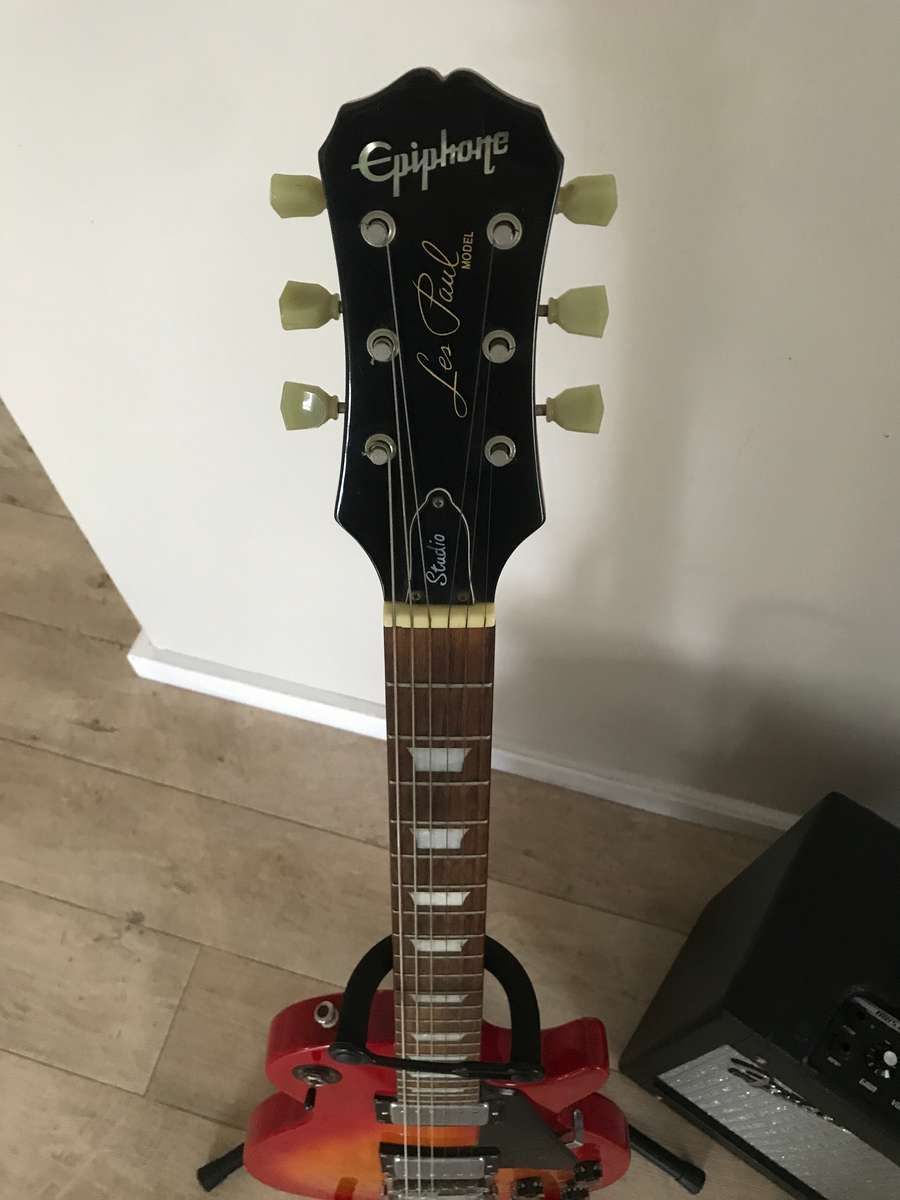 Les Paul Electric Guitar & Fender Amp