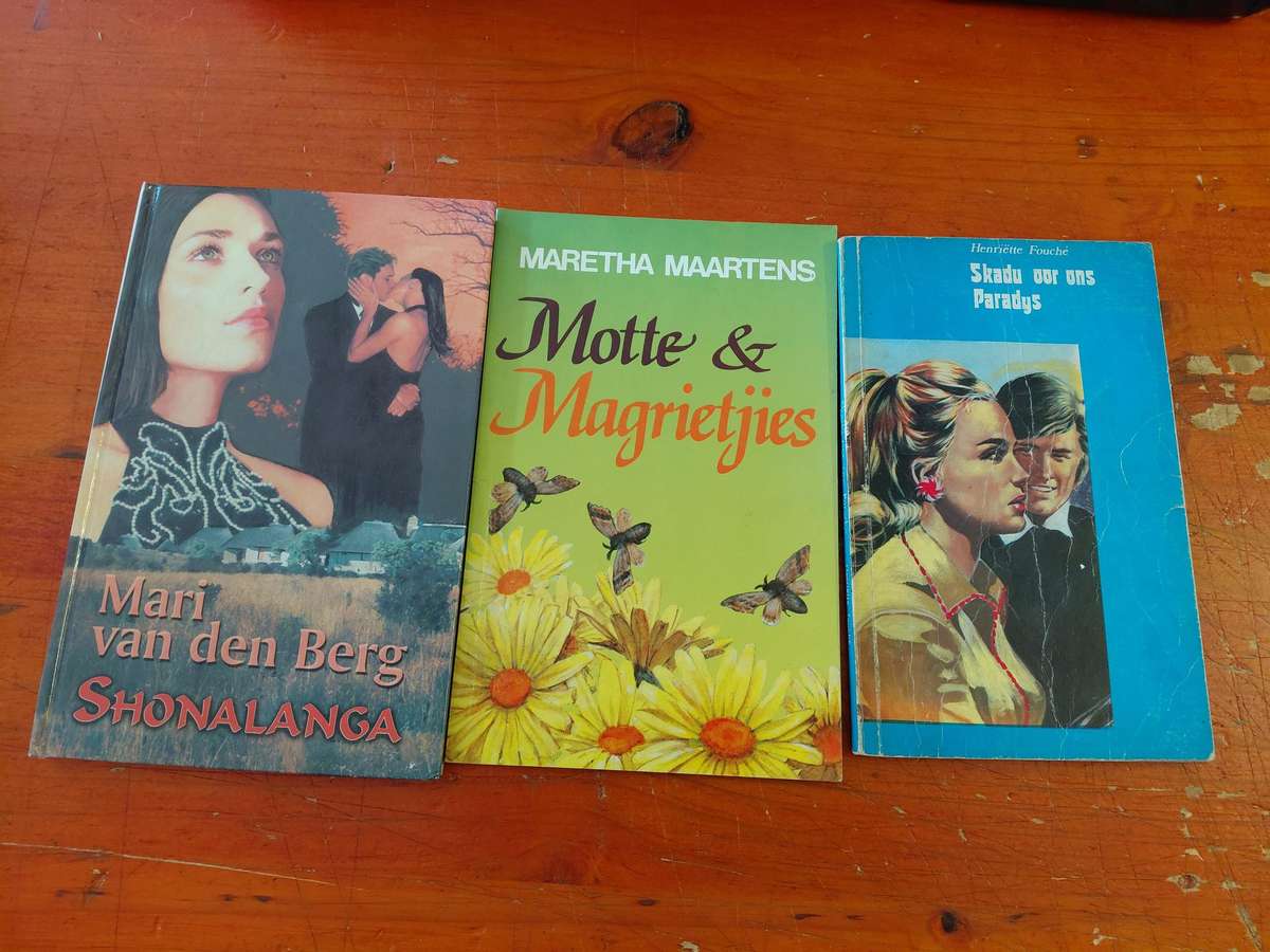 12 x Afrikaanse Liefdes Verhale - Bulk Lot (M)  Unbeatable Value!