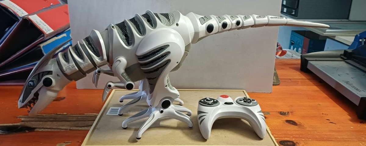 Roboraptor  - Interactive Robotic Dinosaur with Remote Control