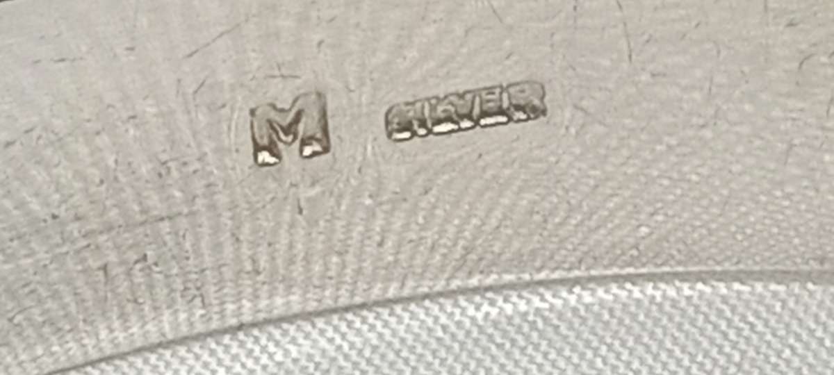 Vintage sterling silver hinged bangle