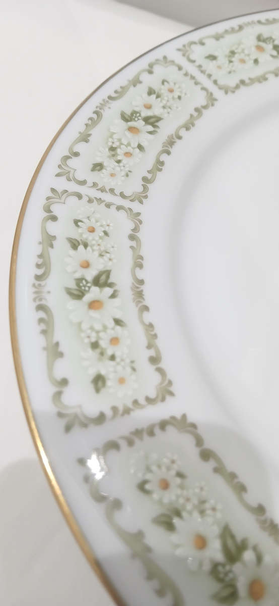 Vintage Noritake 'Spring Time' dinner and side plates