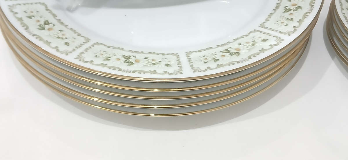Vintage Noritake 'Spring Time' dinner and side plates