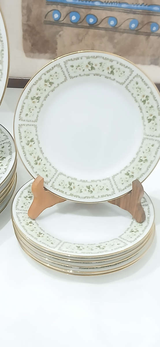 Vintage Noritake 'Spring Time' dinner and side plates