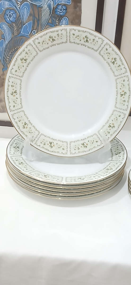 Vintage Noritake 'Spring Time' dinner and side plates