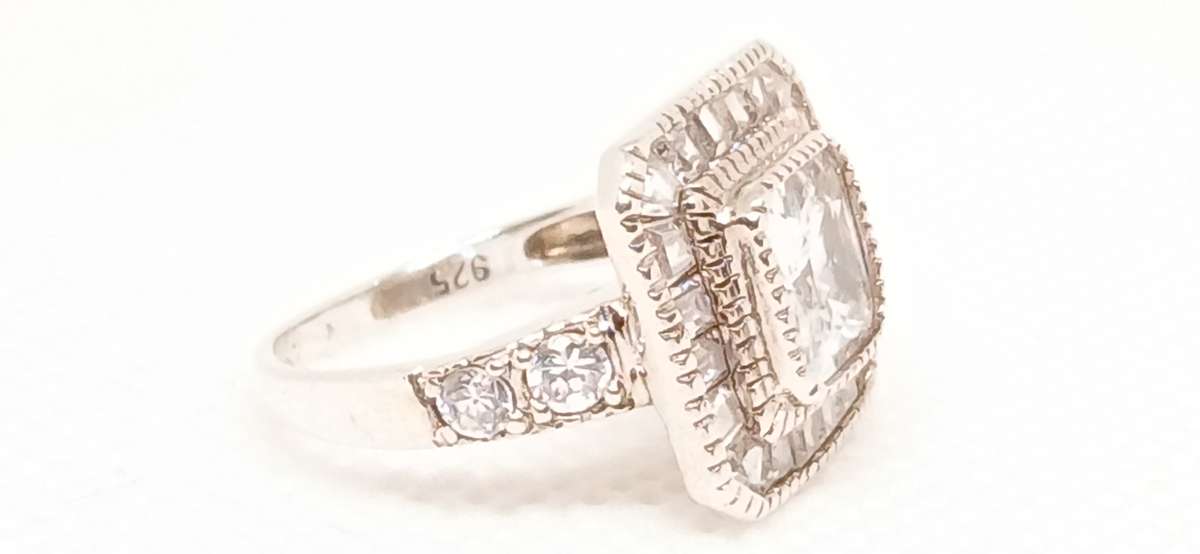 Sterling silver and cubic ring