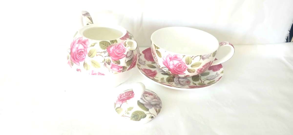 2006 Maxwell Williams tea for one set