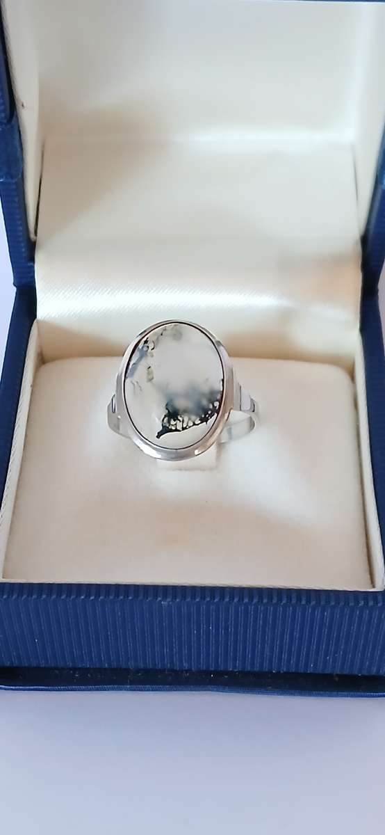 Vintage sterling silver ring with stone