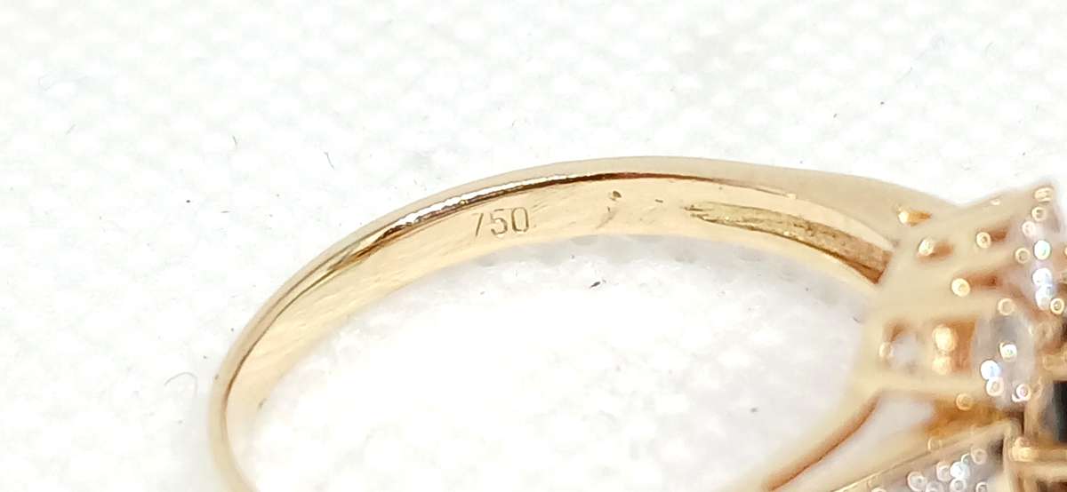 18ct Gold diamond and sapphire ring