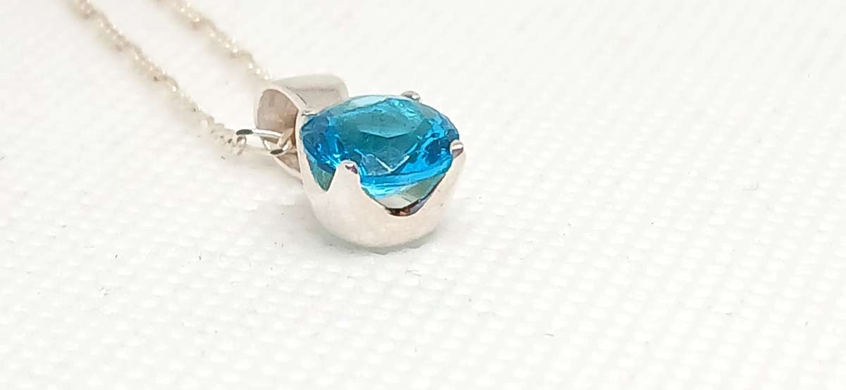 Sterling silver pendant with turquoise stone