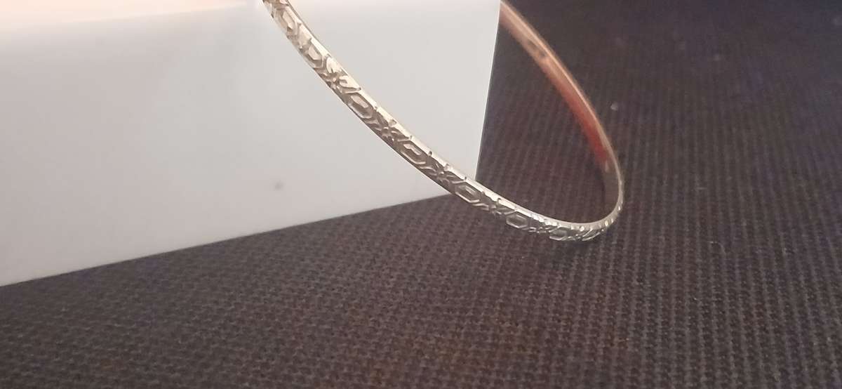 Sterling silver 'patterned' bangle