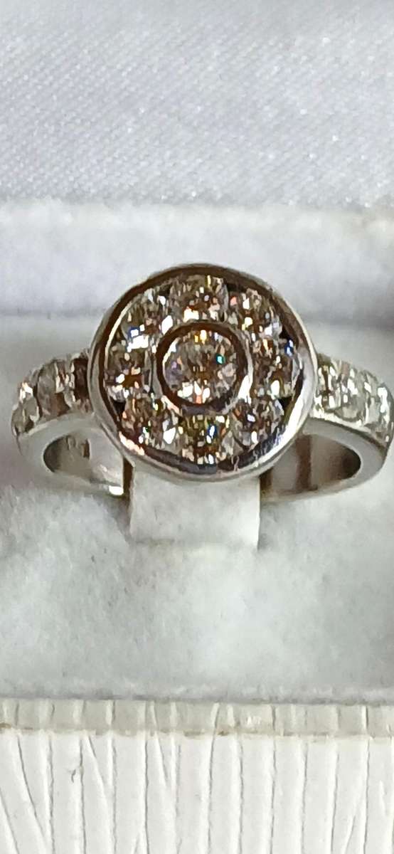 Palladium and diamond cluster ring