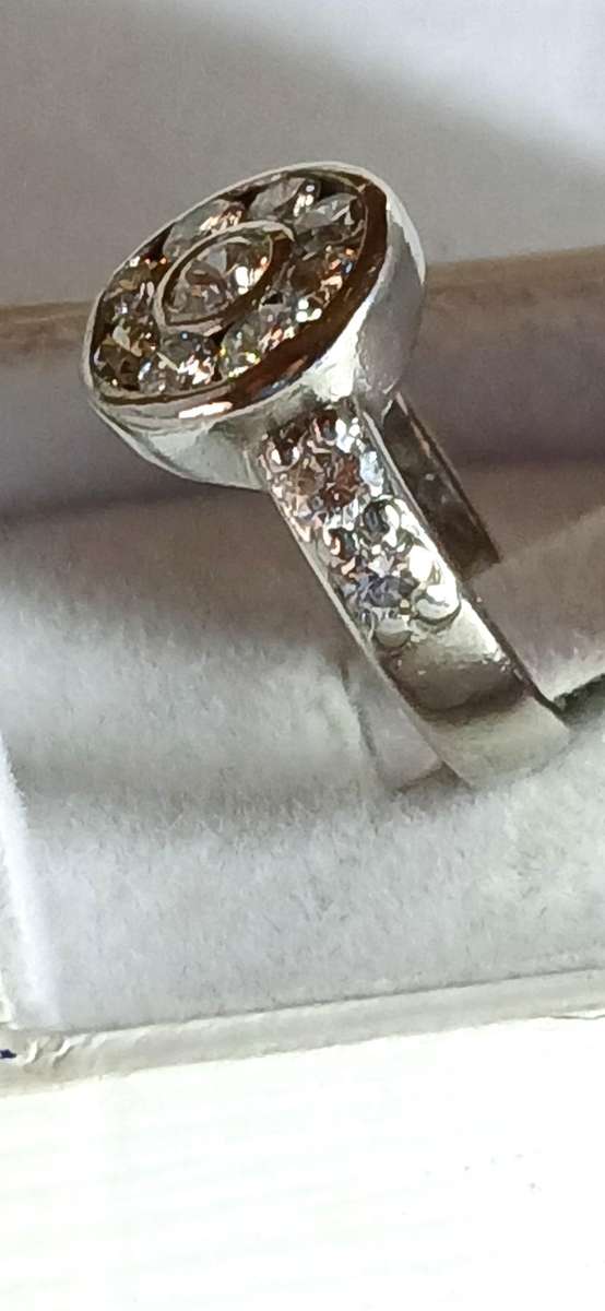 Palladium and diamond cluster ring