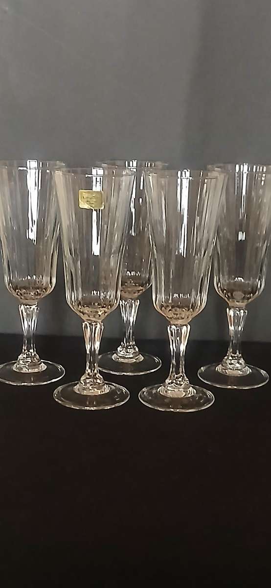 Vintage Luminarc champagne /wine flutes