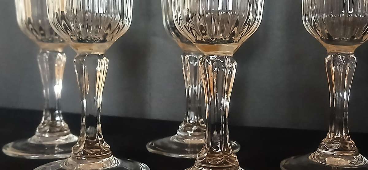Vintage Luminarc champagne /wine flutes