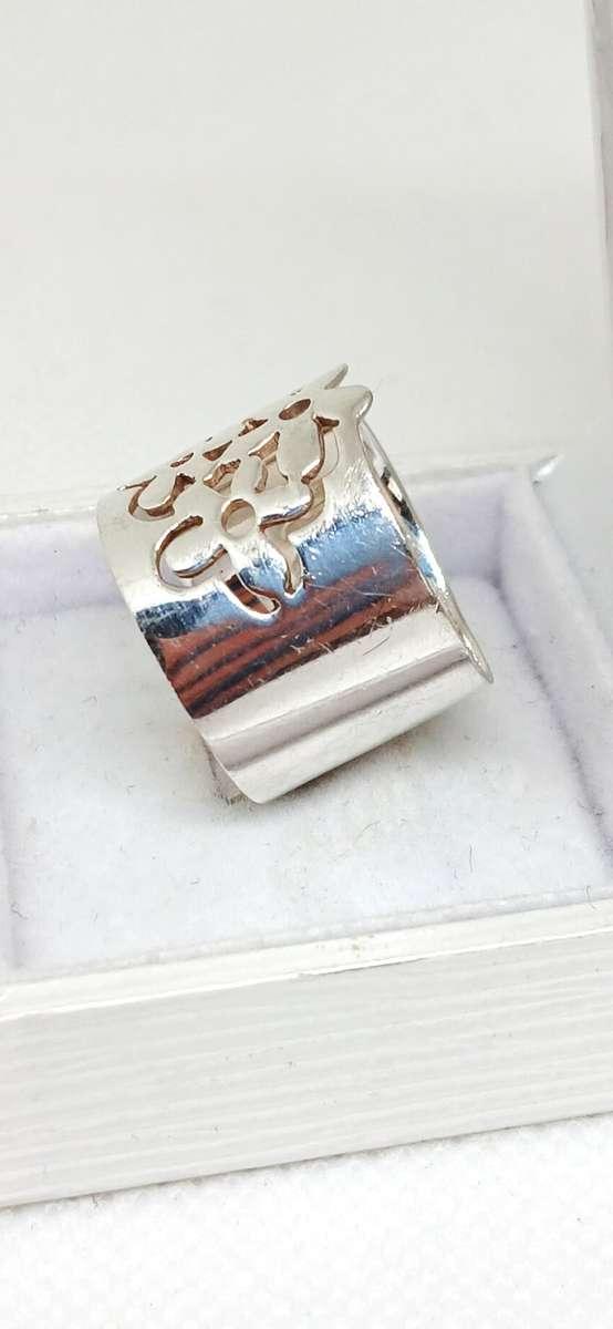 Sterling silver broad floral design ring