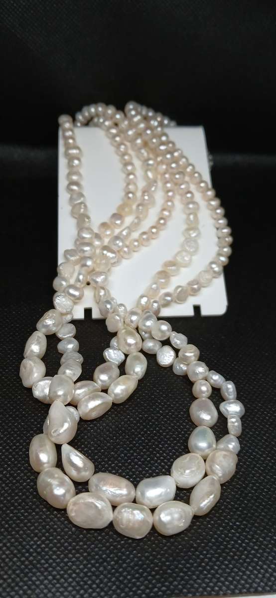Vintage three layered pearl necklace
