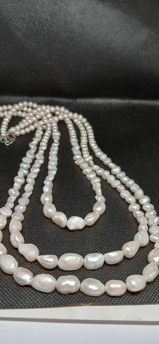 Vintage three layered pearl necklace
