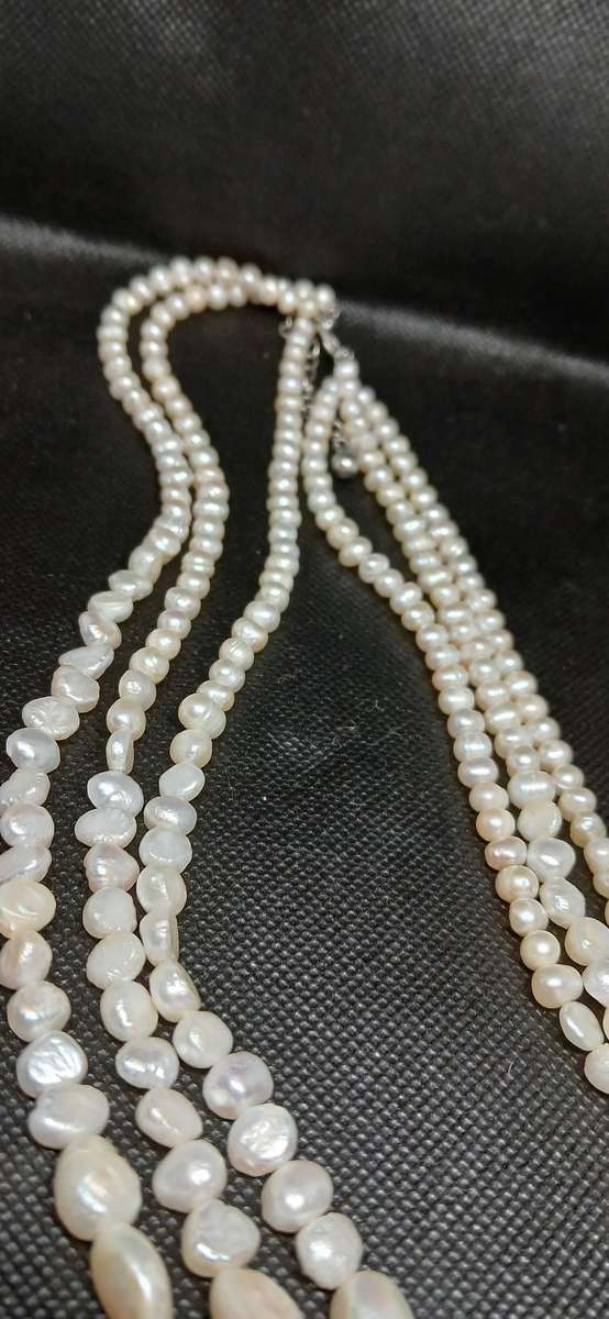 Vintage three layered pearl necklace