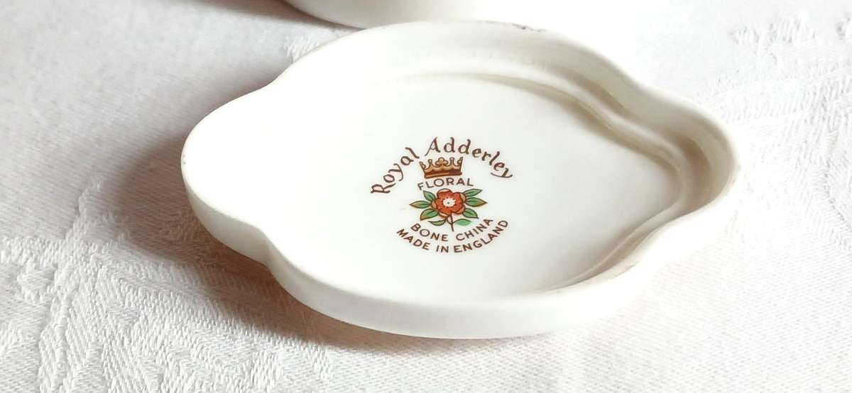 Variety of vintage trinket boxes