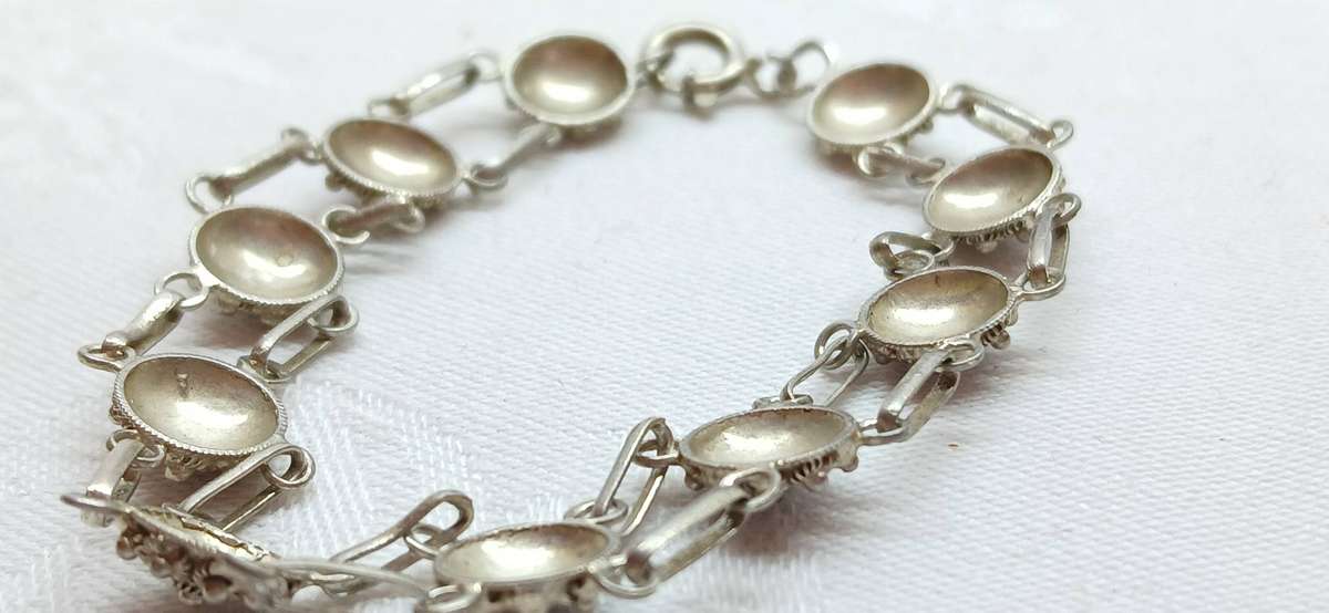 Vintage sterling silver 'flower' bracelet