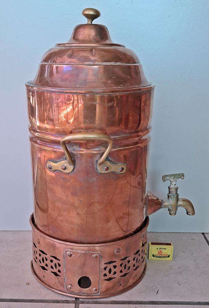 Large vintage copper urn (konfoor)