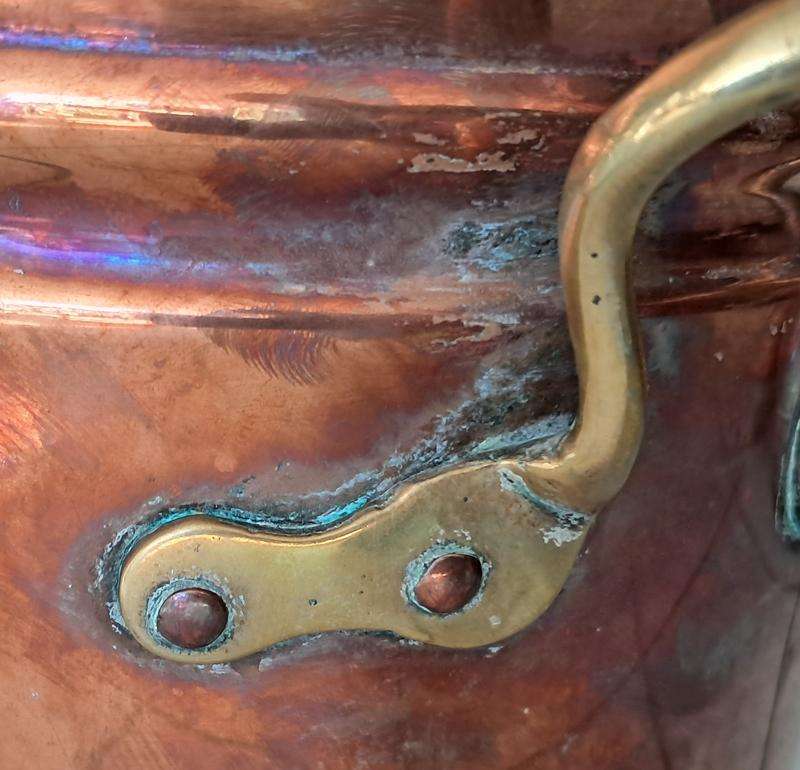 Large vintage copper urn (konfoor)