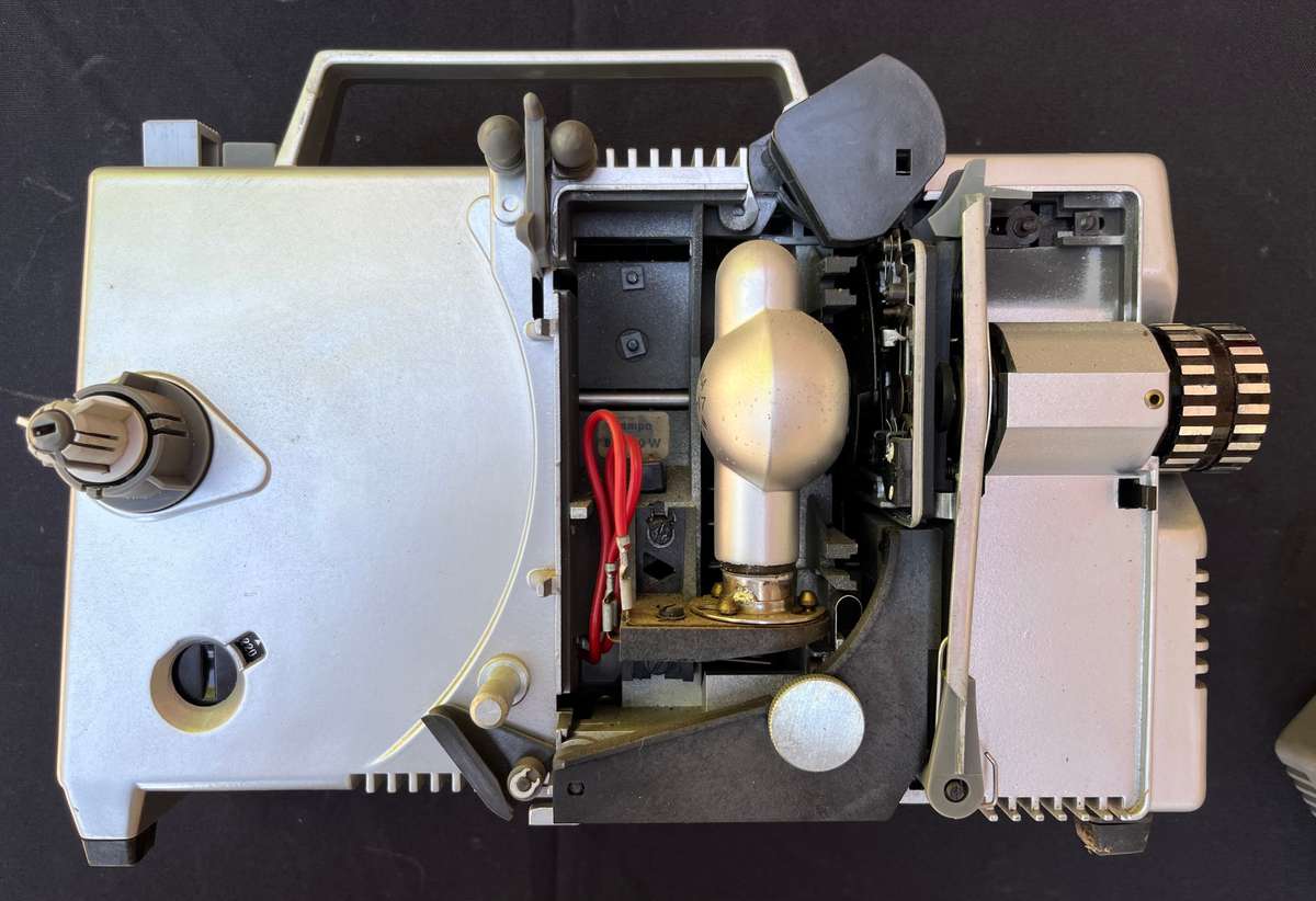 Rollei P8 SN Film projector. NOT TESTED, NO POWER CABLE.